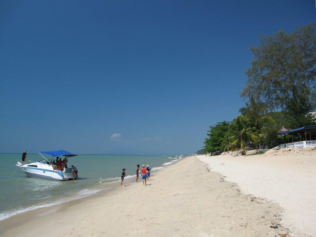 By The Sea Beachfront Penang Batu Feringgi Exterior foto